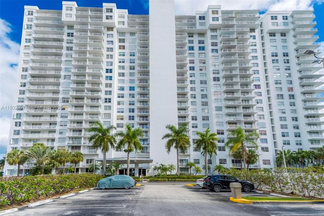 2801 NE 183rd St 315W, Aventura, FL 33160