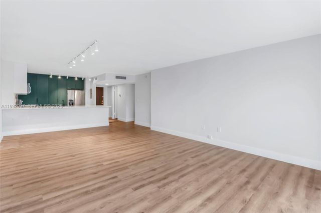 2801 NE 183rd St 315W, Aventura, FL 33160