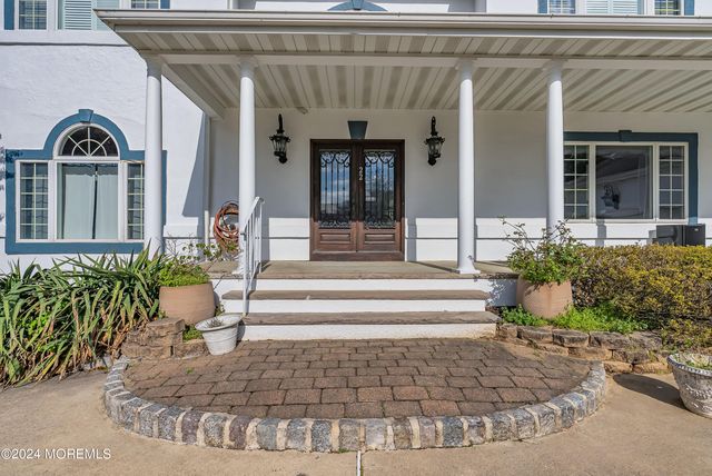 22 Meadow Lane, West Long Branch, NJ 07764