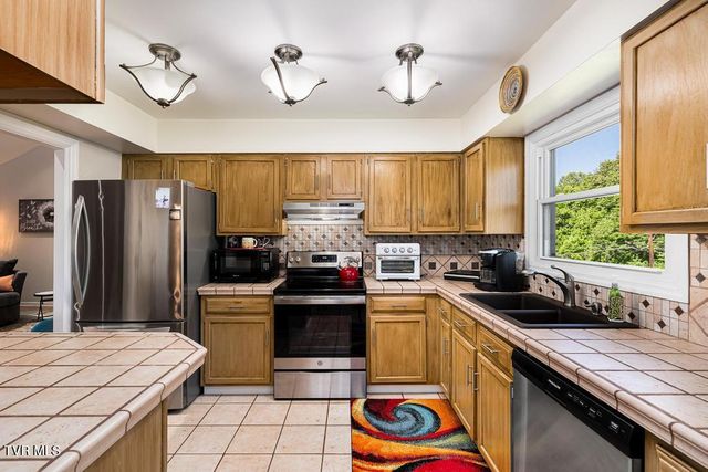 3540 Mcintosh Drive, Kingsport, TN 37663