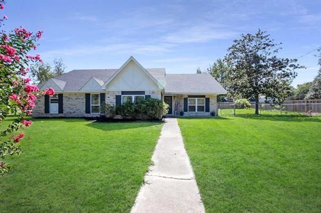 545 Elm Street, Sour Lake, TX 77659