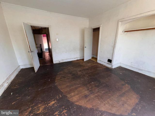 909 MAPLE TER, Darby, PA 19023