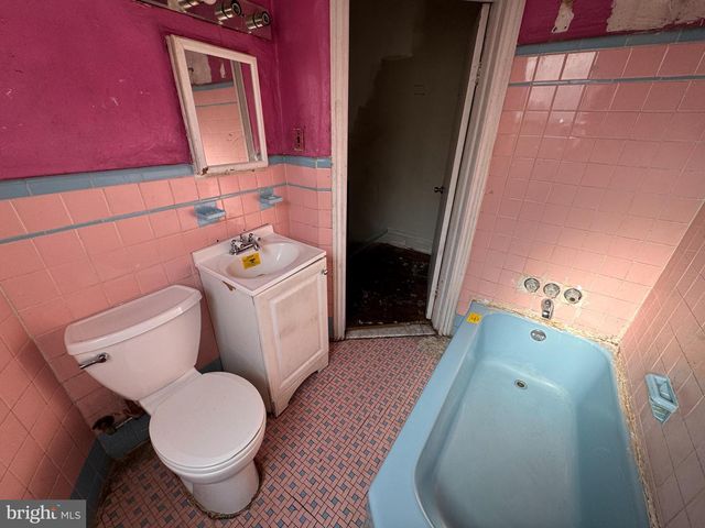 909 MAPLE TER, Darby, PA 19023