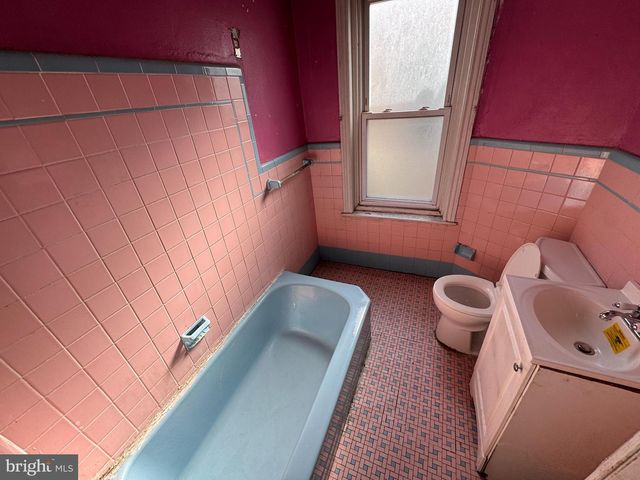 909 MAPLE TER, Darby, PA 19023