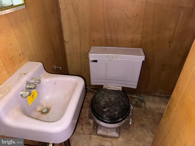 909 MAPLE TER, Darby, PA 19023