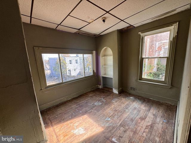 909 MAPLE TER, Darby, PA 19023