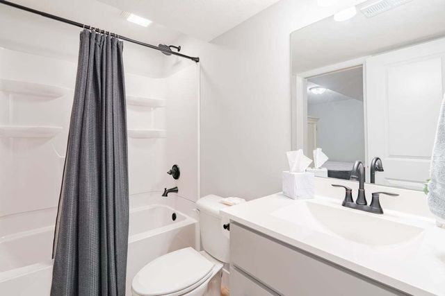 1809 Glenbridge Road, Bloomington, IL 61704