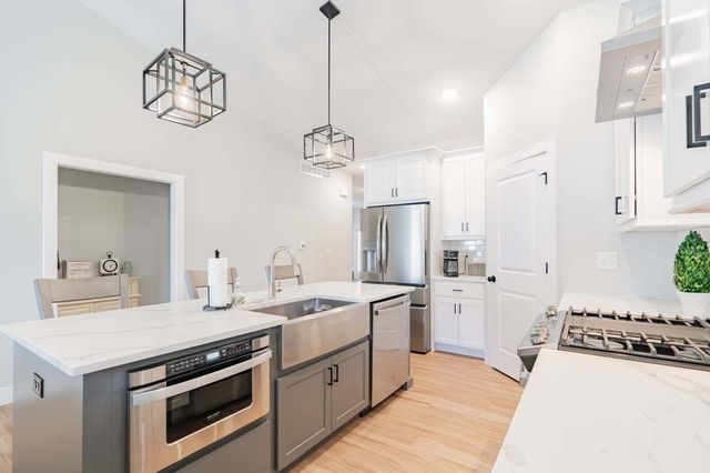 1809 Glenbridge Road, Bloomington, IL 61704