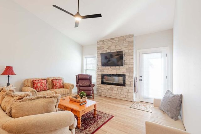 1809 Glenbridge Road, Bloomington, IL 61704