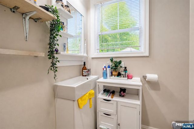52 Thomas, Bloomfield, NJ 07003