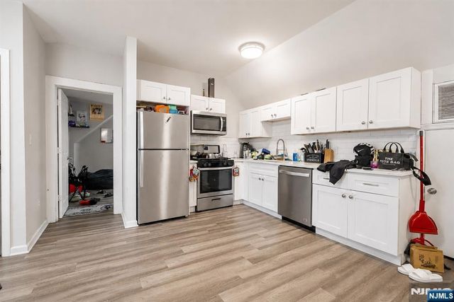 52 Thomas, Bloomfield, NJ 07003