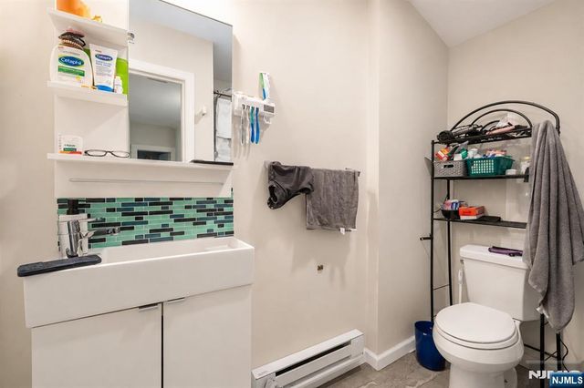 52 Thomas, Bloomfield, NJ 07003