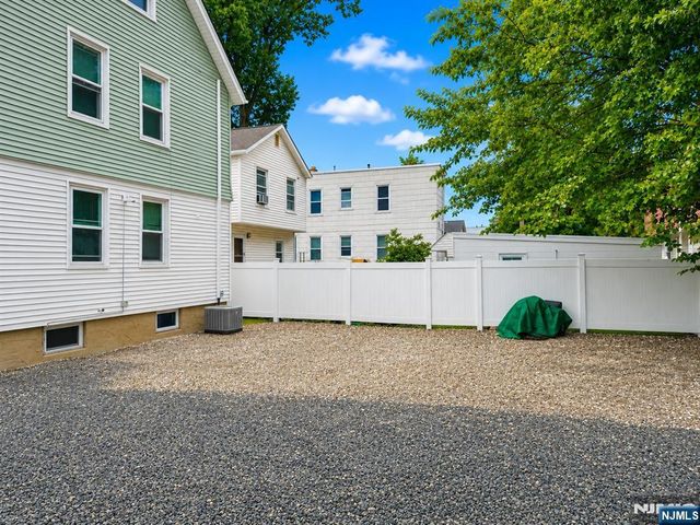 52 Thomas, Bloomfield, NJ 07003