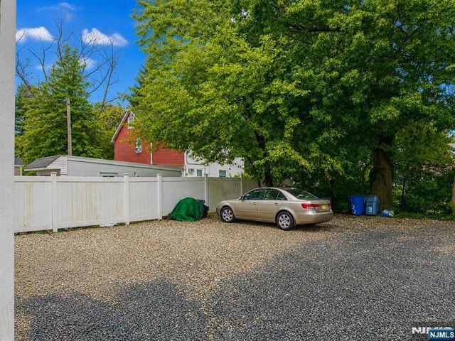 52 Thomas, Bloomfield, NJ 07003