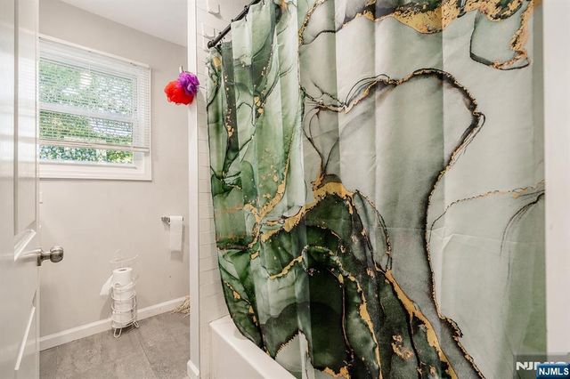 52 Thomas, Bloomfield, NJ 07003