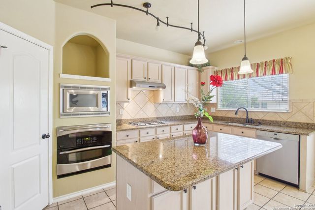 606 Mesa Ln, San Antonio, TX 78258