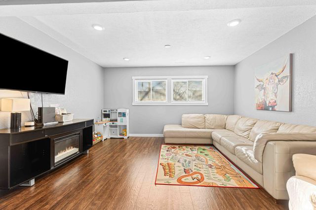 2918 Village Green Drive, Moorhead, MN 56560