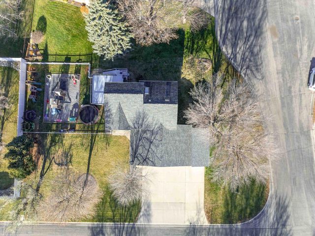 2918 Village Green Drive, Moorhead, MN 56560