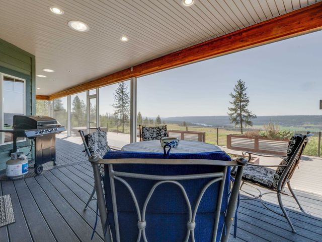 6560 Pine Ridge Way, Nine Mile Falls, WA 99026
