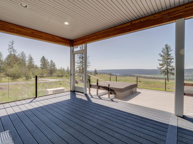 6560 Pine Ridge Way, Nine Mile Falls, WA 99026