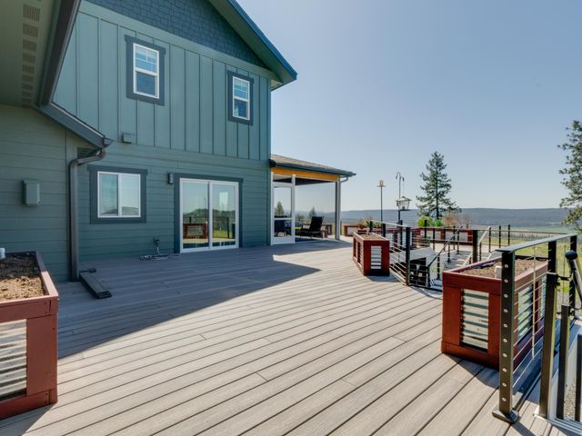 6560 Pine Ridge Way, Nine Mile Falls, WA 99026