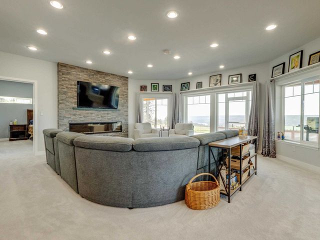 6560 Pine Ridge Way, Nine Mile Falls, WA 99026