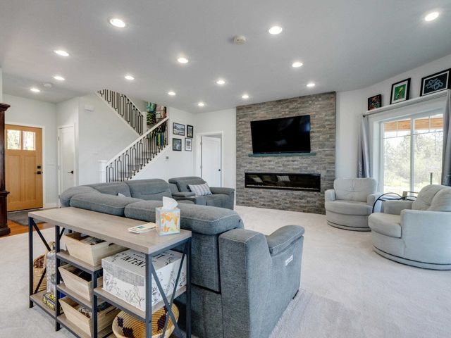 6560 Pine Ridge Way, Nine Mile Falls, WA 99026