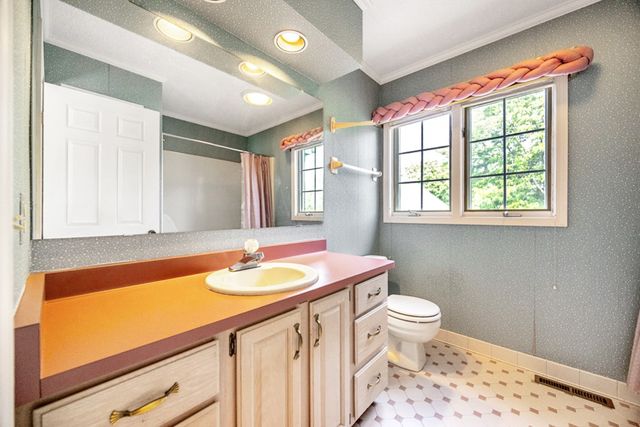 23 Wakecliffe Drive, Greece, NY 14616