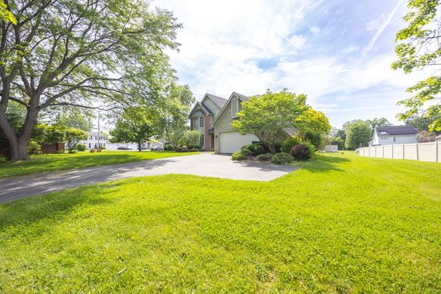 23 Wakecliffe Drive, Greece, NY 14616