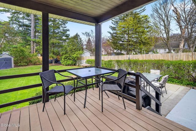 32 Puritan Drive, Rotterdam, NY 12306