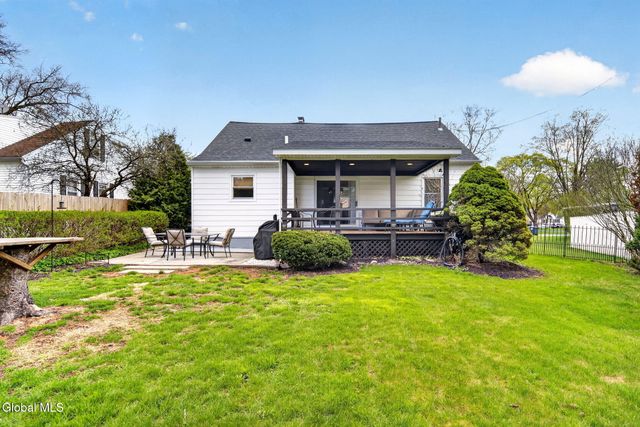 32 Puritan Drive, Rotterdam, NY 12306
