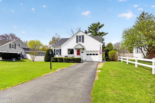 32 Puritan Drive, Rotterdam, NY 12306