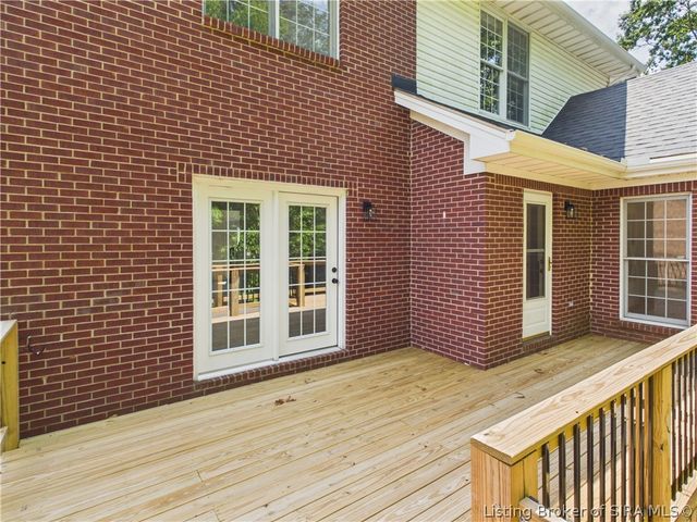 2007 Plum Woods Court, Sellersburg, IN 47172