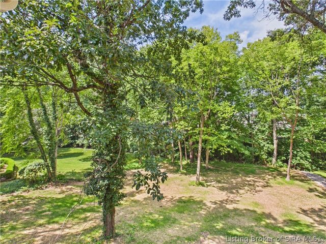 2007 Plum Woods Court, Sellersburg, IN 47172