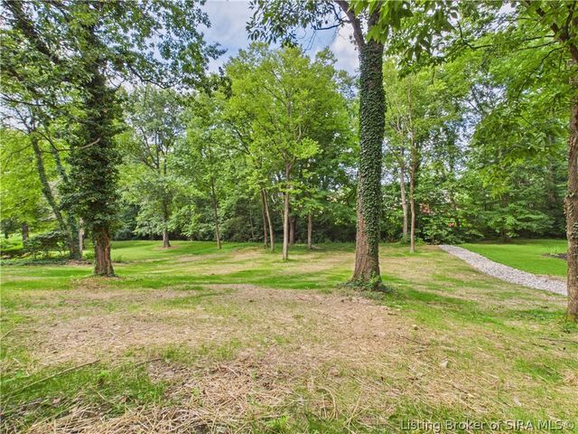 2007 Plum Woods Court, Sellersburg, IN 47172
