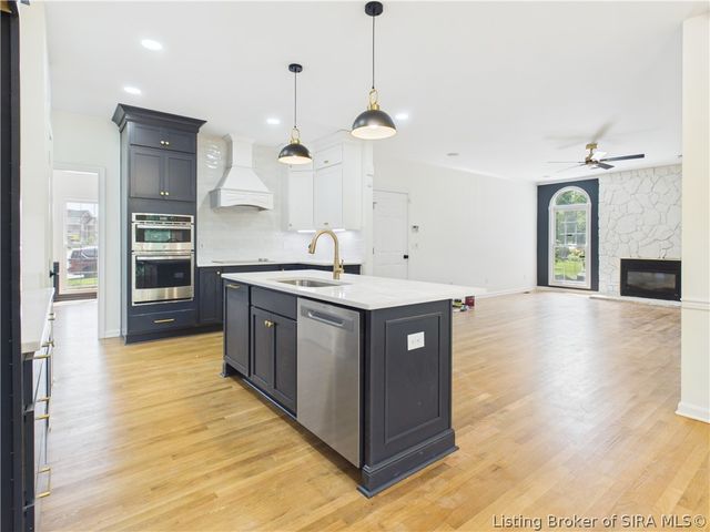 2007 Plum Woods Court, Sellersburg, IN 47172