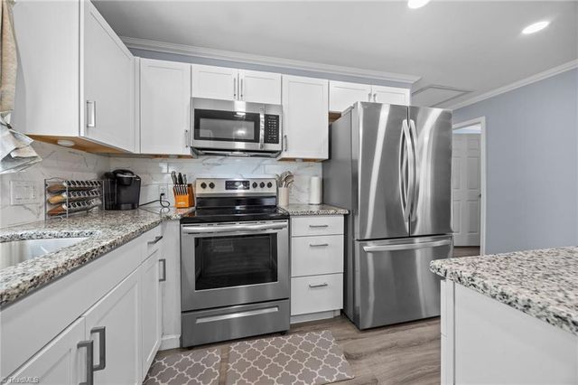 833 Bowerwood Drive, Thomasville, NC 27360