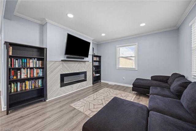 833 Bowerwood Drive, Thomasville, NC 27360