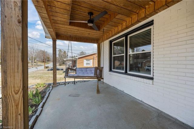 833 Bowerwood Drive, Thomasville, NC 27360