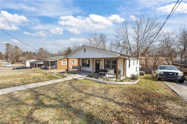 833 Bowerwood Drive, Thomasville, NC 27360