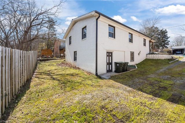 833 Bowerwood Drive, Thomasville, NC 27360