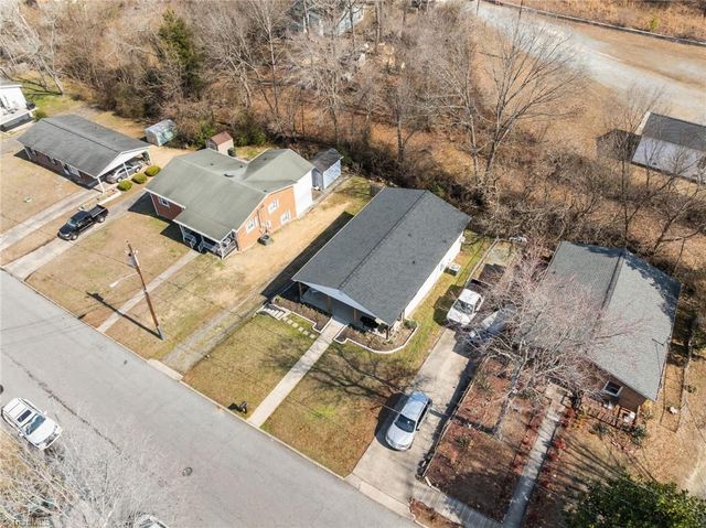 833 Bowerwood Drive, Thomasville, NC 27360