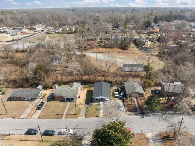 833 Bowerwood Drive, Thomasville, NC 27360