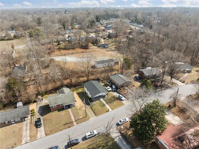 833 Bowerwood Drive, Thomasville, NC 27360