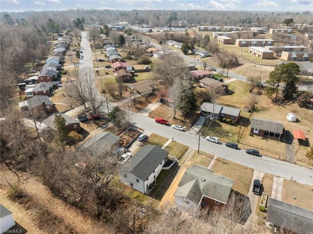 833 Bowerwood Drive, Thomasville, NC 27360