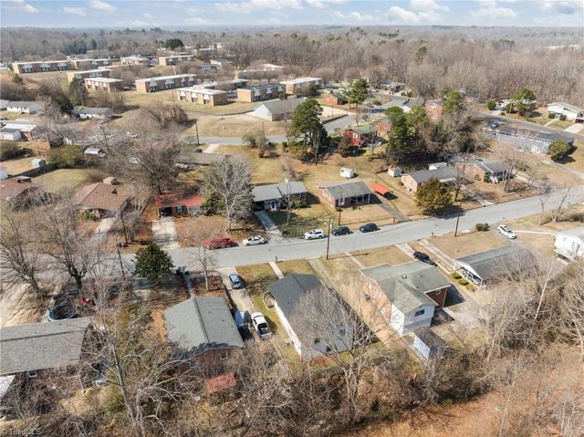 833 Bowerwood Drive, Thomasville, NC 27360