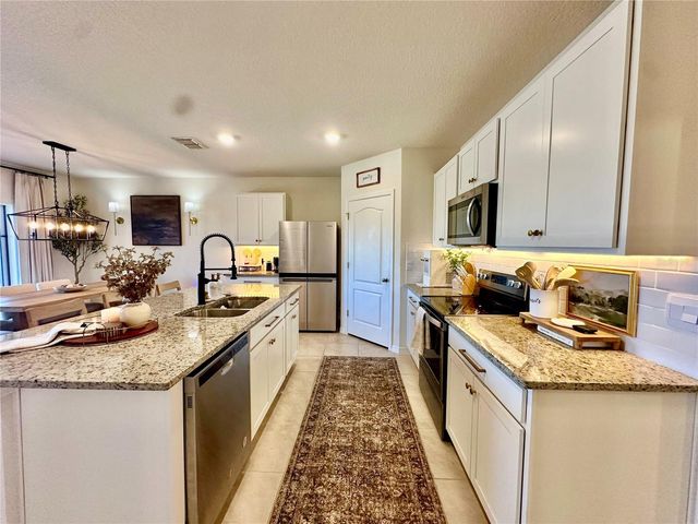 9582 BLACK WALNUT DRIVE, Groveland, FL 34736