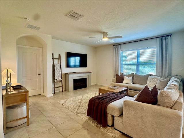 9582 BLACK WALNUT DRIVE, Groveland, FL 34736