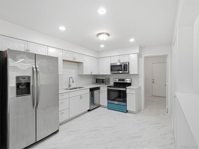 7058 Elmhurst 1, West Bloomfield Charter Township, MI 48322