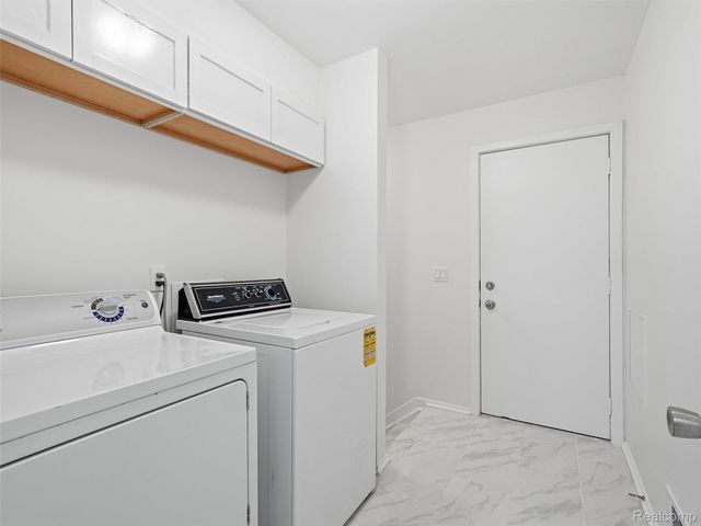 7058 Elmhurst 1, West Bloomfield Charter Township, MI 48322